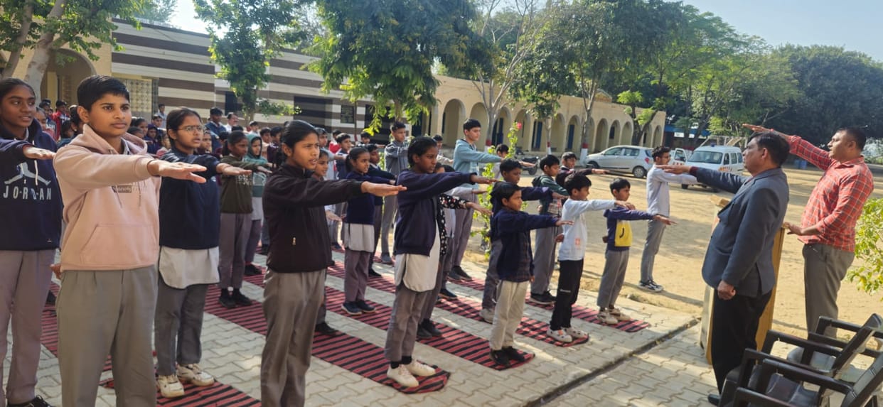 The police team informed the students about cyber crime and traffic rules.