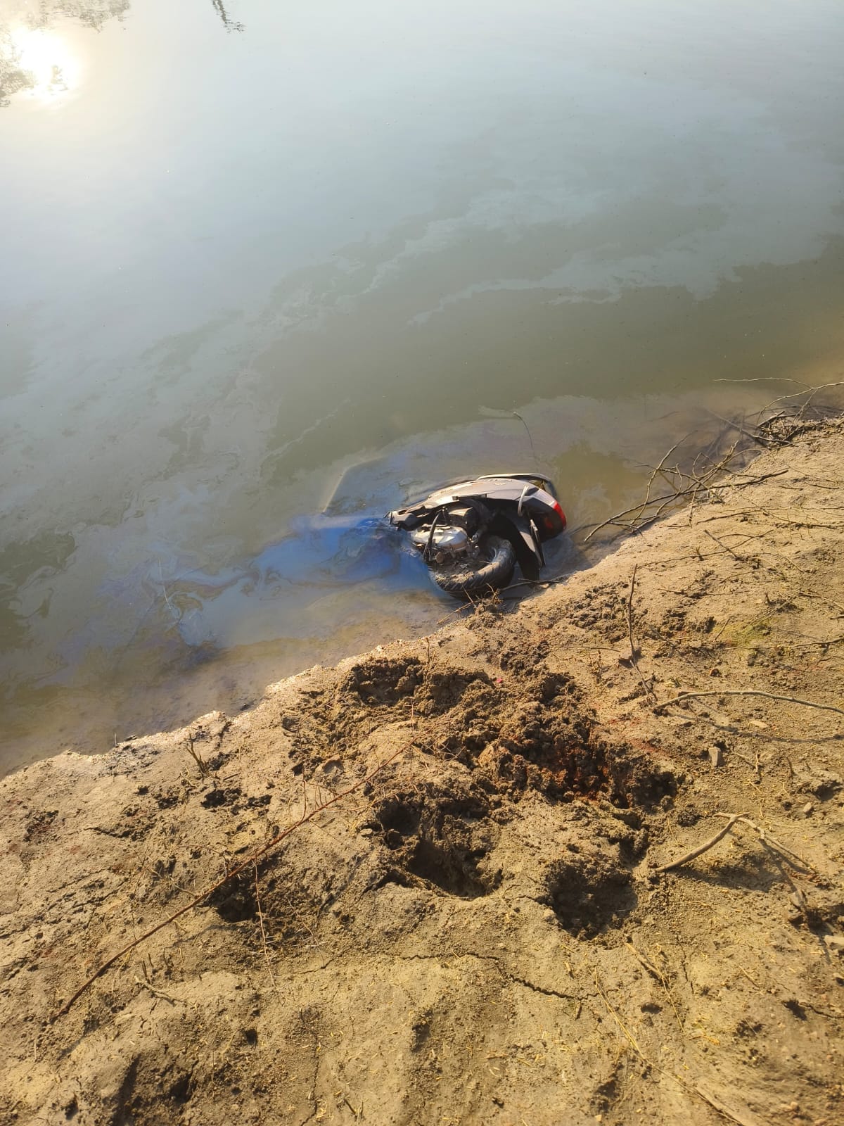 Mridul's scooter was found in the pond, but his mobile phone is still missing.