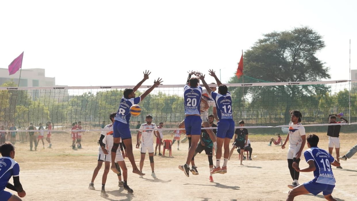 Hakenvi defeated Geeta University in the North Zone Inter-University Volleyball Tournament.