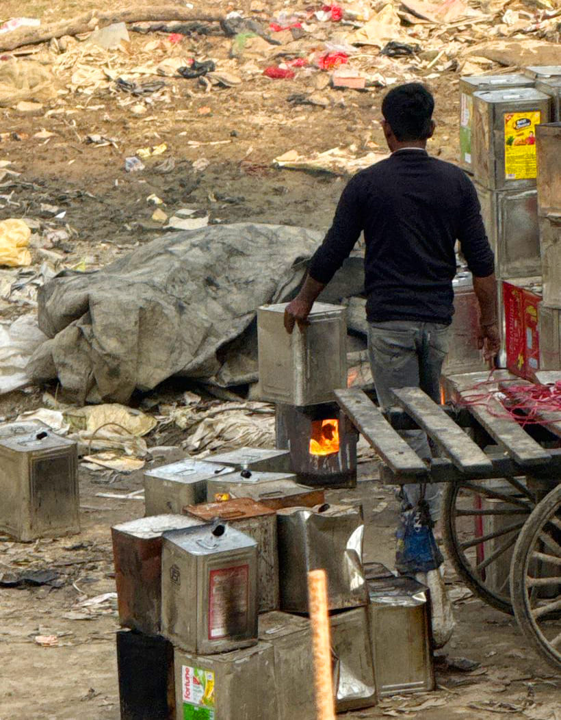 Fake stickers on tins in Gorakhpur, Businessmen are consuming fake oil worth Rs 10 crore daily