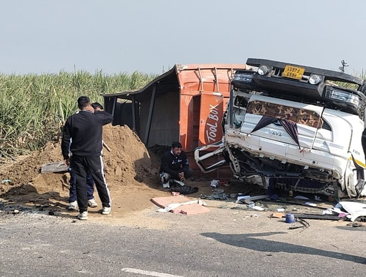 A Speeding Trolley Collided With Seven Wedding Procession Vehicles ...