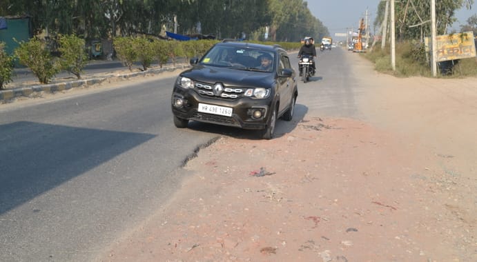 Indri Highway: The road has become dilapidated due to heavy vehicles, potholes everywhere