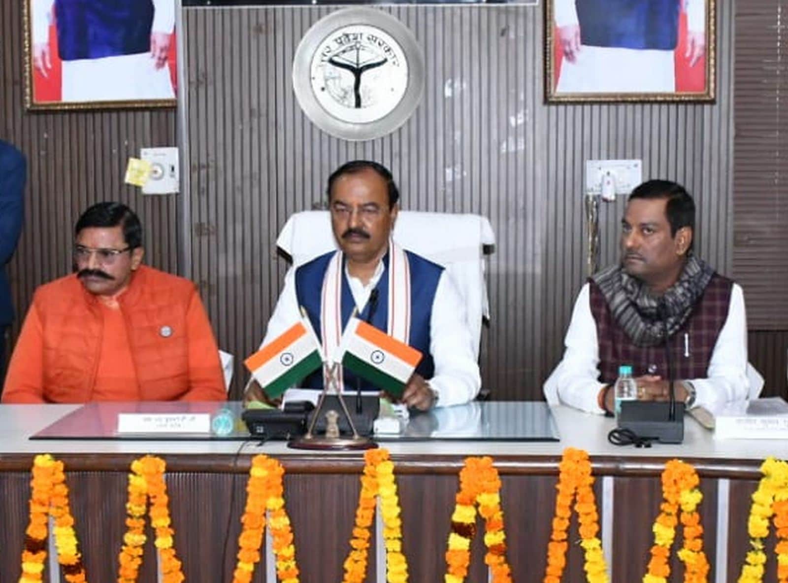 कलक्ट्रेट में पत्रकार वार्ता के दौरान बोलते डिप्टी सीएम। संवाद