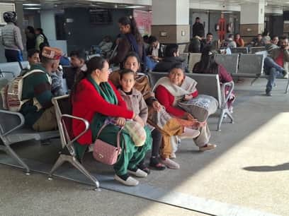 Buses went to the rally, passengers on the road, had to travel home on foot