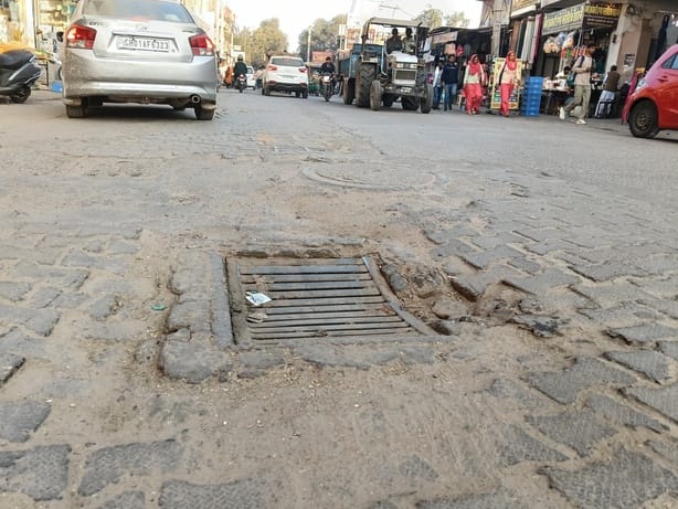 The dilapidated road of Court Road and the interlocking tiles laid without level have become a cause of trouble.