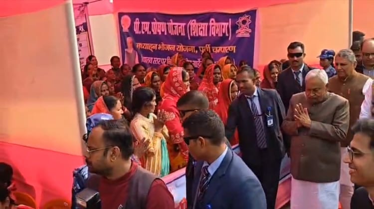 Bihar News: 10वीं बार CM बनने के बाद नीतीश कुमार का पहला चंपारण दौरा, योजनाओं को लेकर किया निरीक्षण