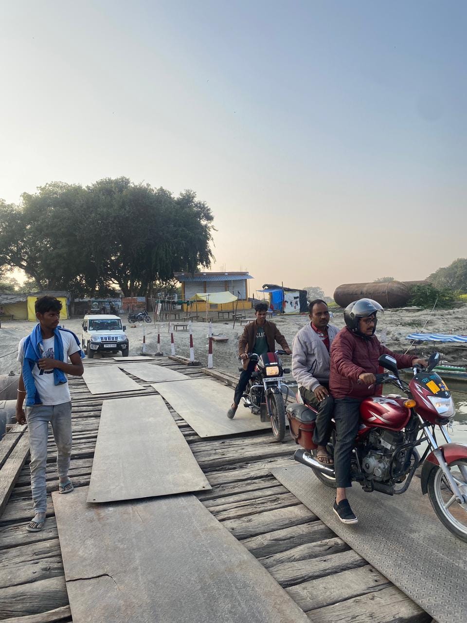 Pontoon bridge opens at Kubri Ghat, making the journey to Pratapgarh easier