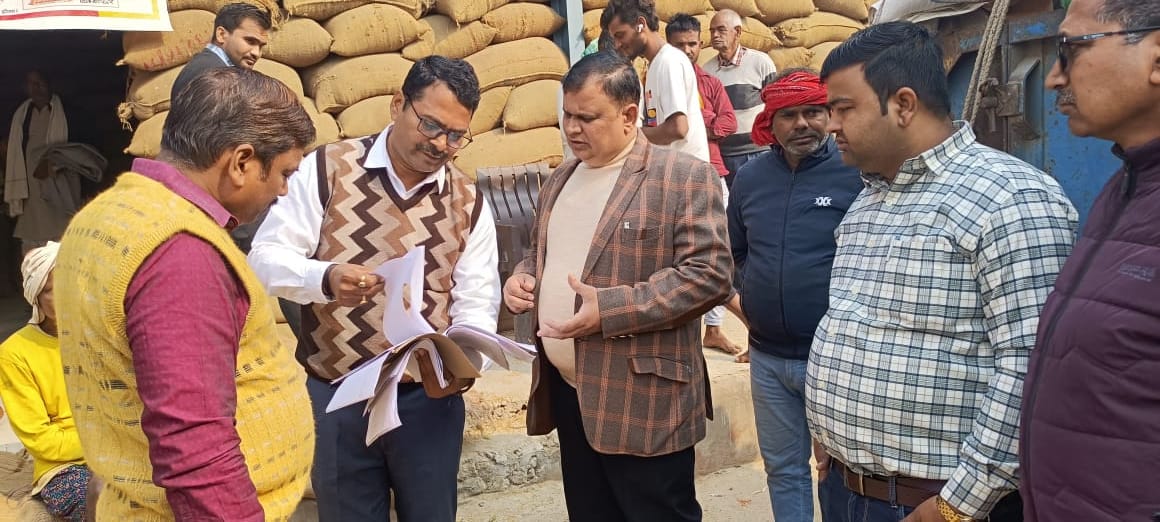 The ADM inspected the paddy procurement center.
