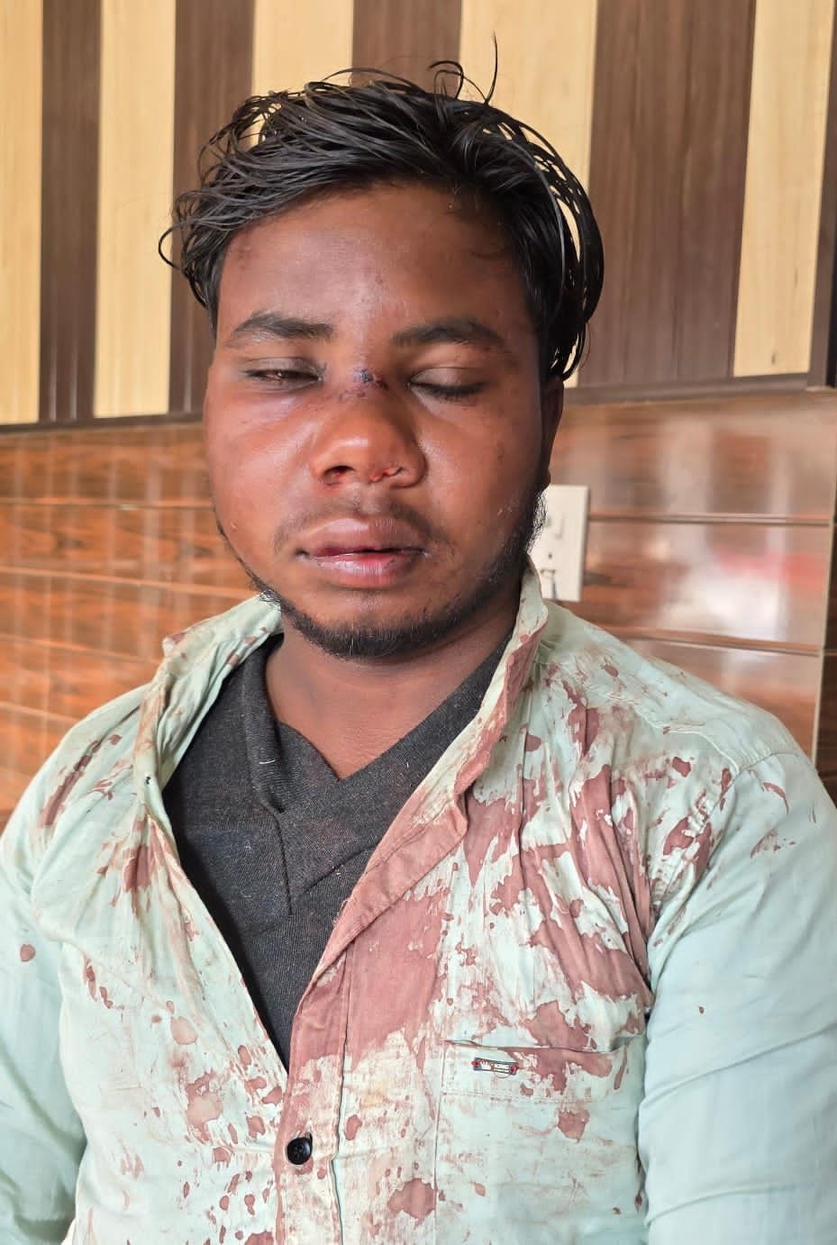 A young man going to his in-laws' house was beaten up and his money, chain and ring were snatched