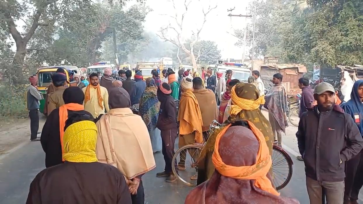 Nalanda news A middle-aged cyclist died in a road accident, and angry locals blocked the road in protest.