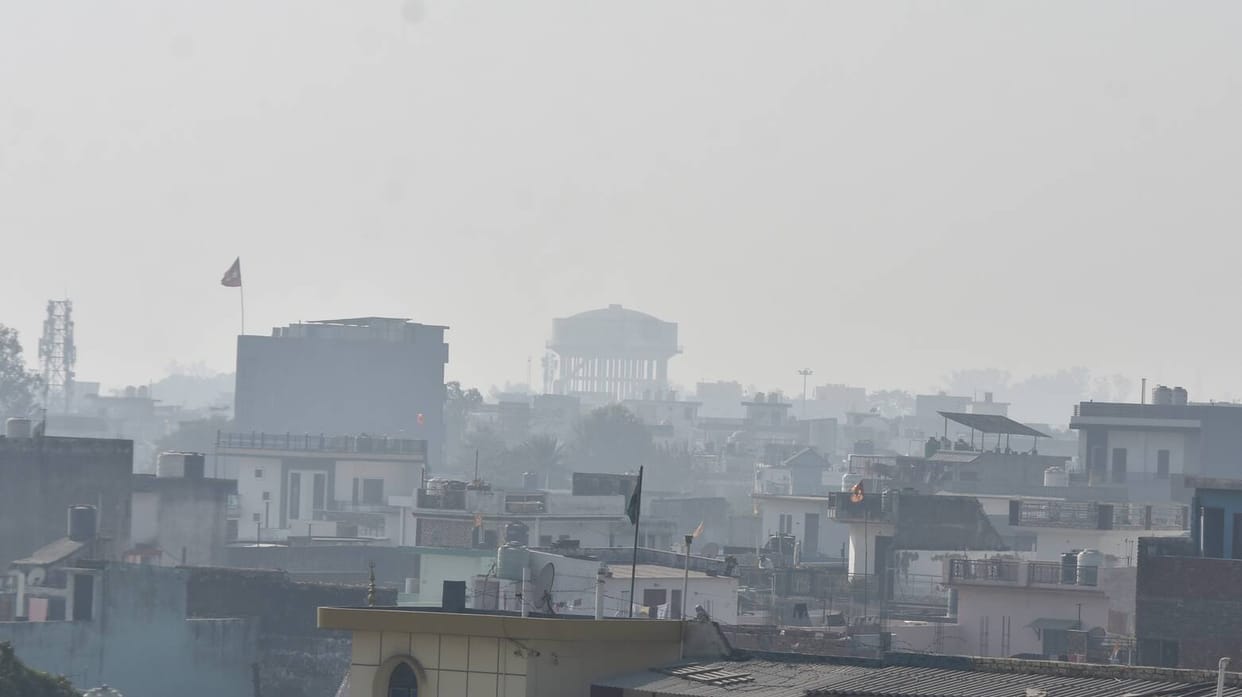 The poison of pollution is increasing in the air, AQI suddenly reached 180