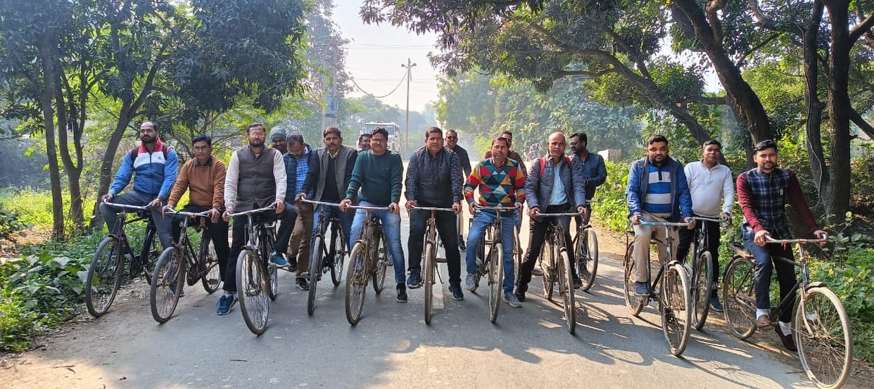 Protested against allowance, secretary reached the meeting by cycling