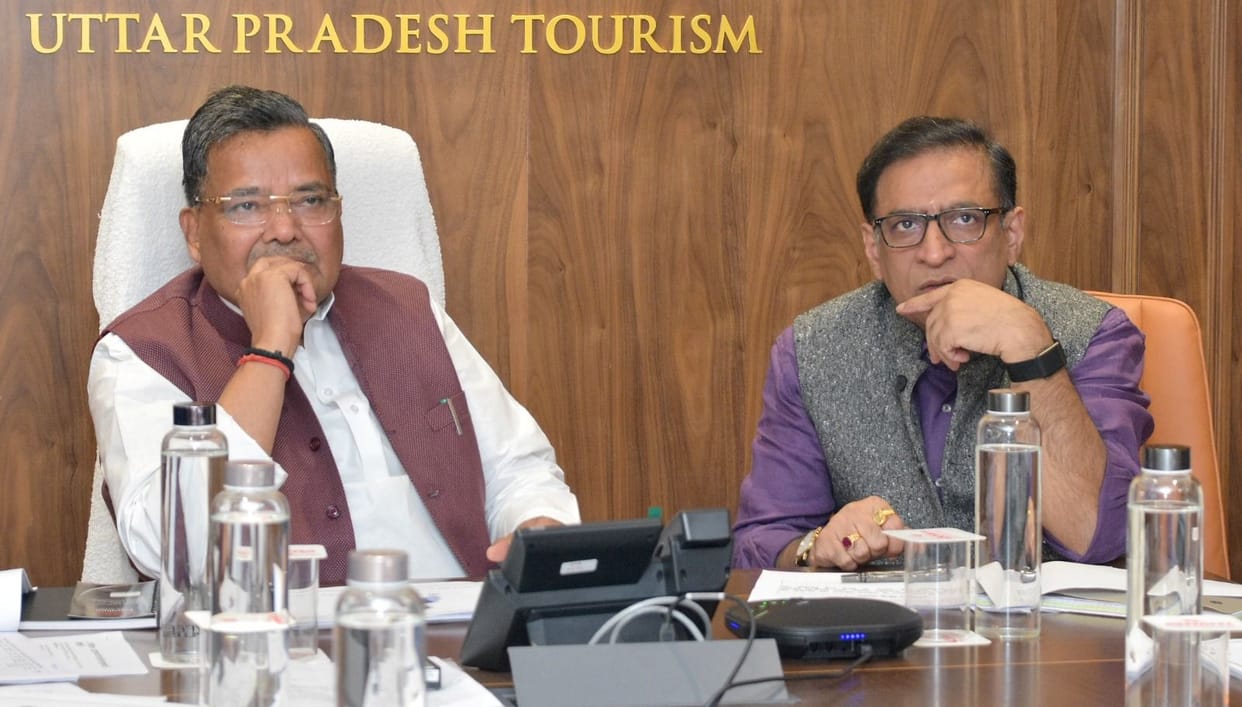 Double-decker e-bus to depart from 1090 intersection, offering a tour of Lucknow