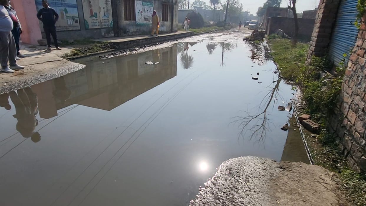 Villagers upset over the filth in Sirasgarh village