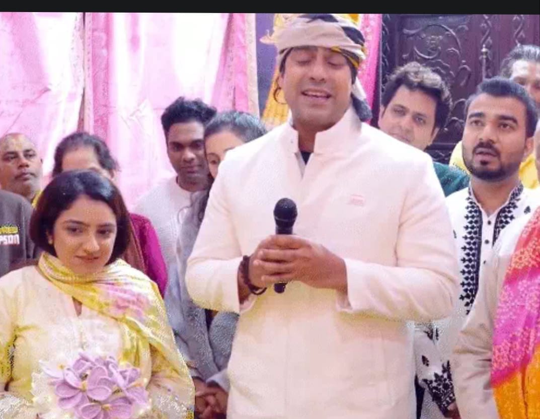 Jubin Nautiyal sang bhajans for Saint Premanand, who said, "Keep spreading smiles like this."