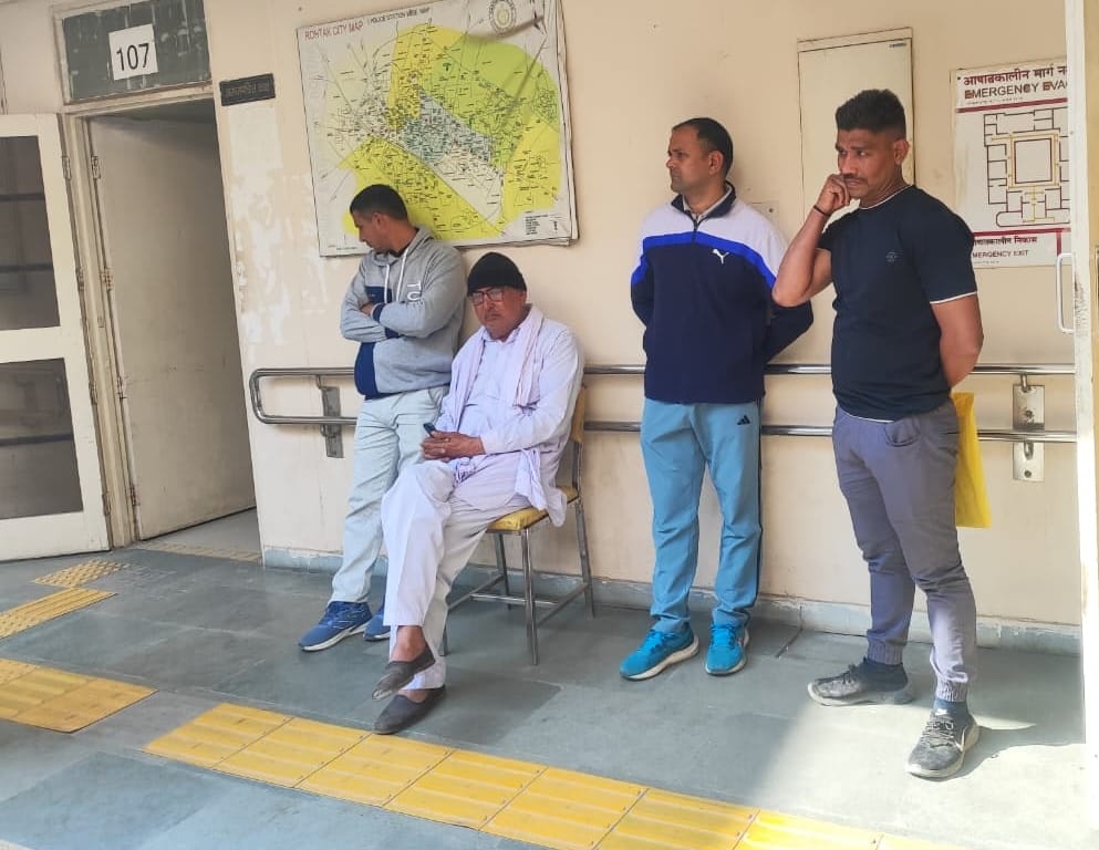 The Home Guard's son filed an FIR against the nut and bolt shop owners.