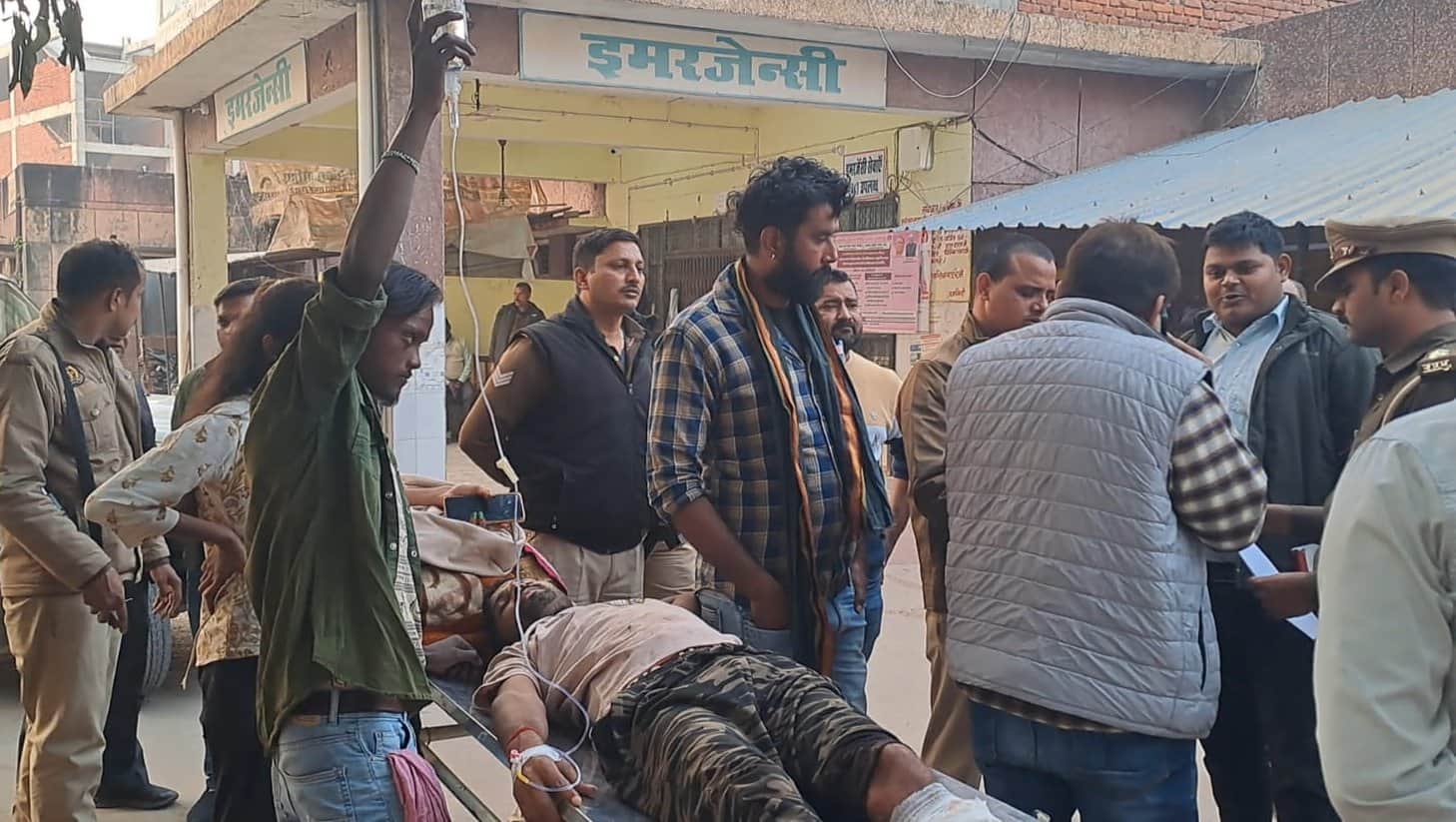 आसपुर देवसरा थाना क्षेत्र के पूरे धनी कुटिया में हमलावरों की गोली से घायल युवक विजय उपाध्याय को