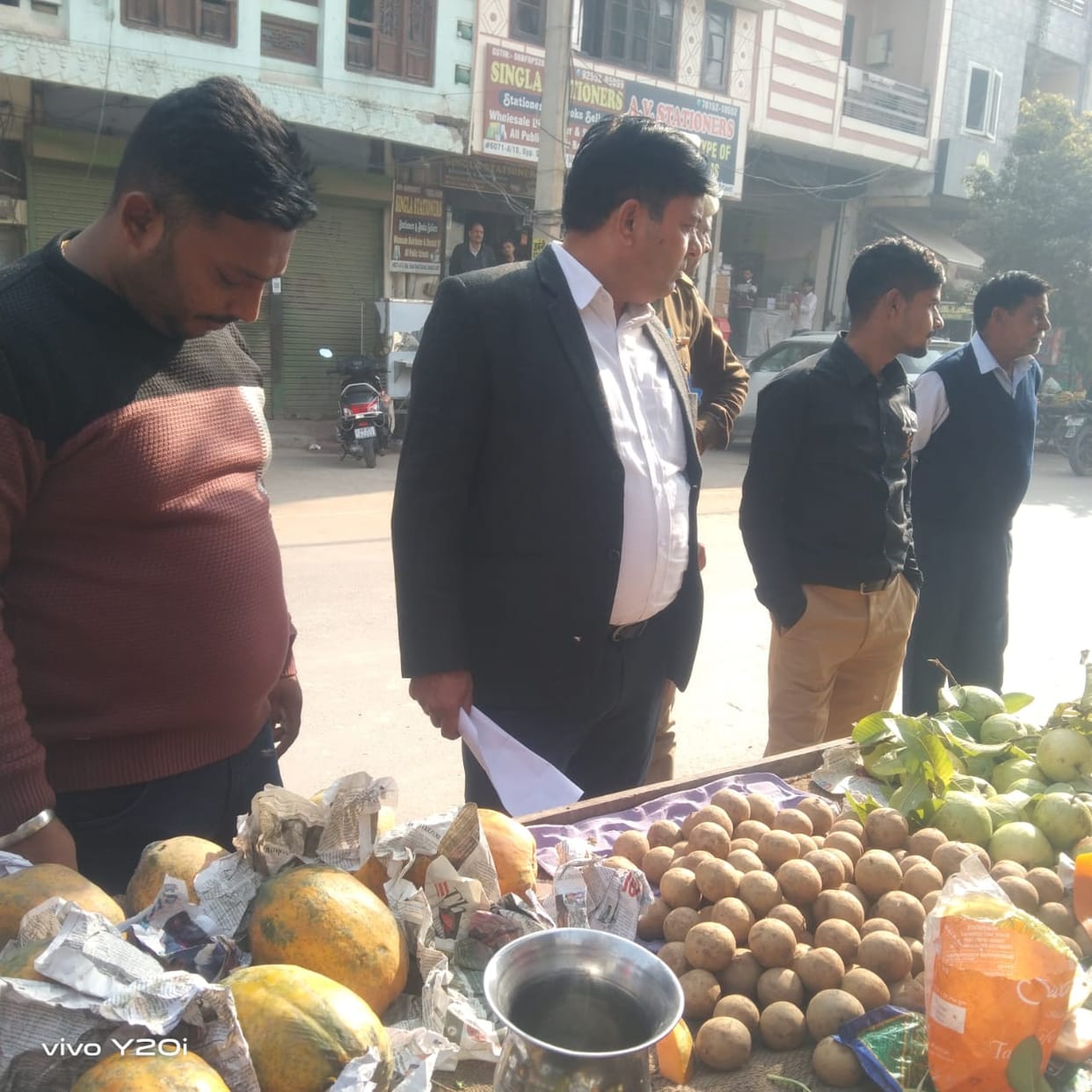 The Municipal Corporation launched a campaign against encroachment and confiscated goods.