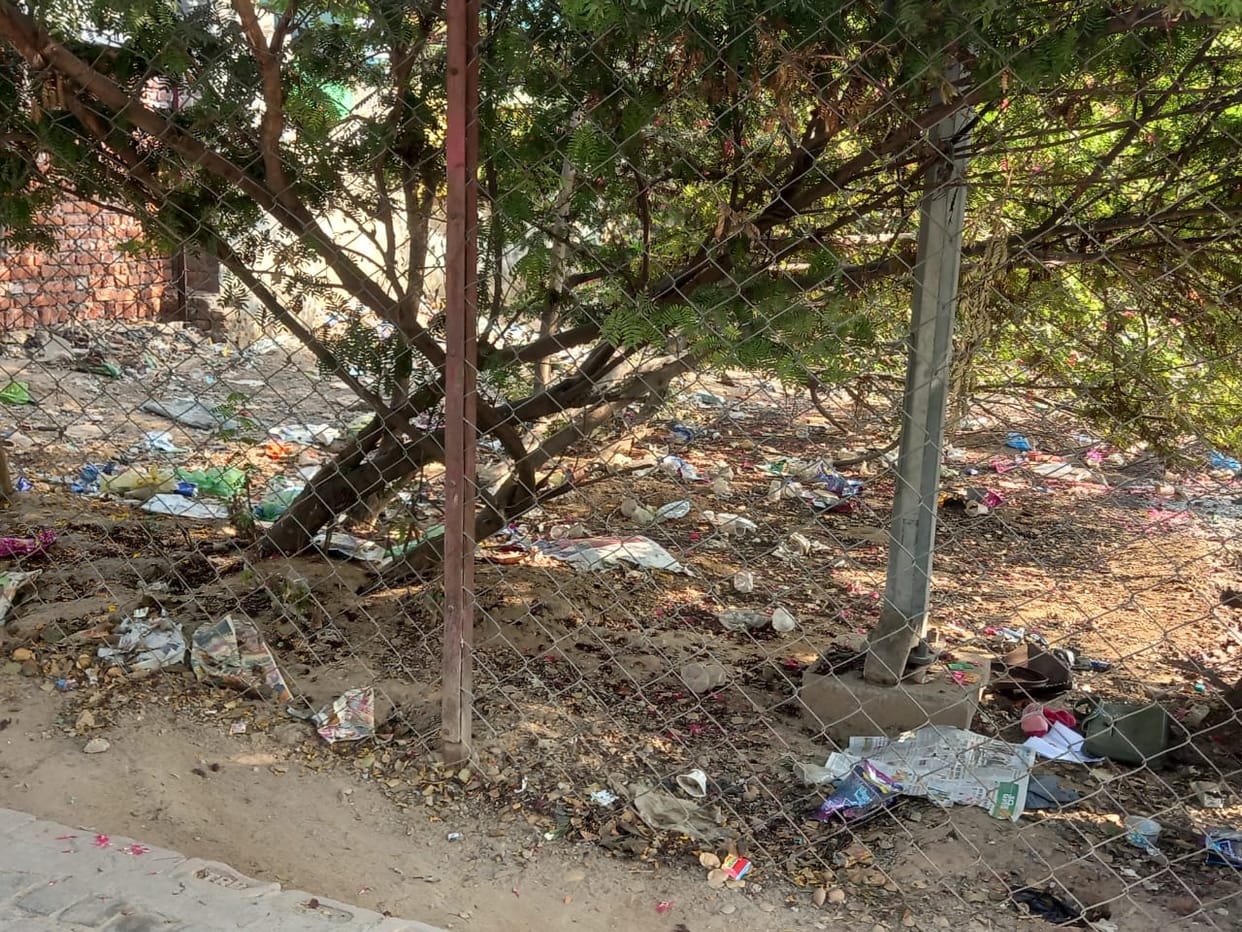 Railway premises' green corridor destroyed, passengers turned walls into toilets
