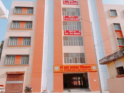 Bike collided with stationary tractor trolley, two including postmaster die