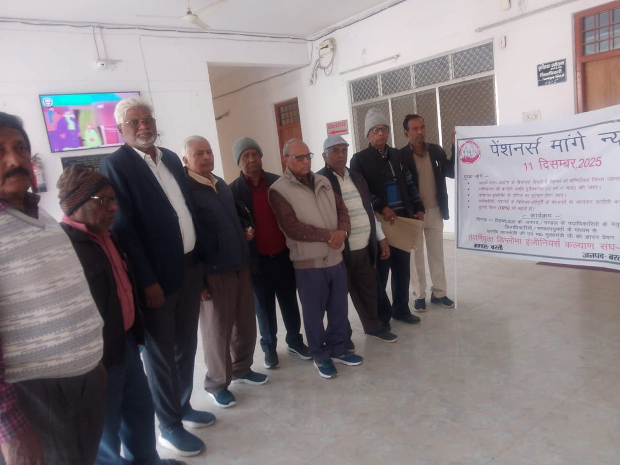 Retired diploma engineers demonstrated and submitted a memorandum.
