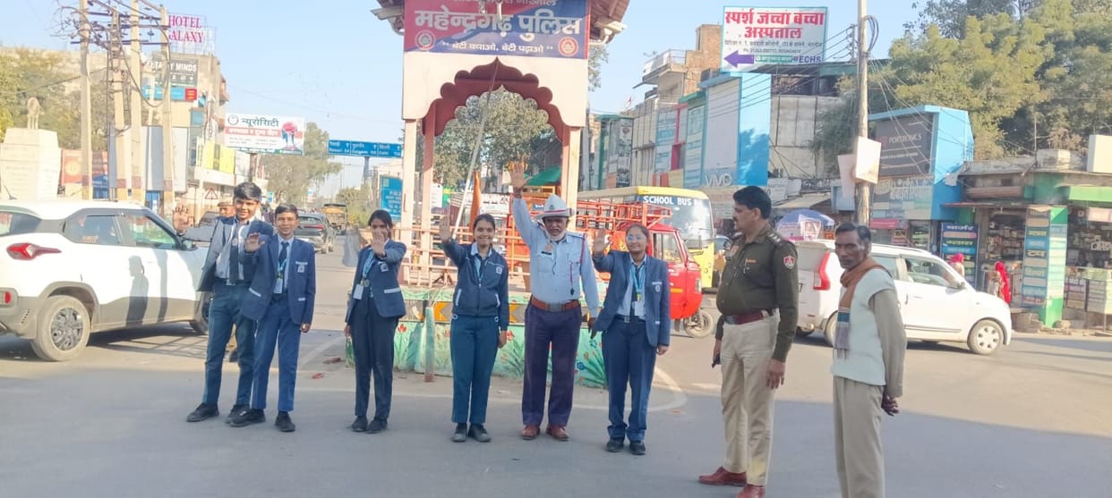 Police taught traffic lessons to school students