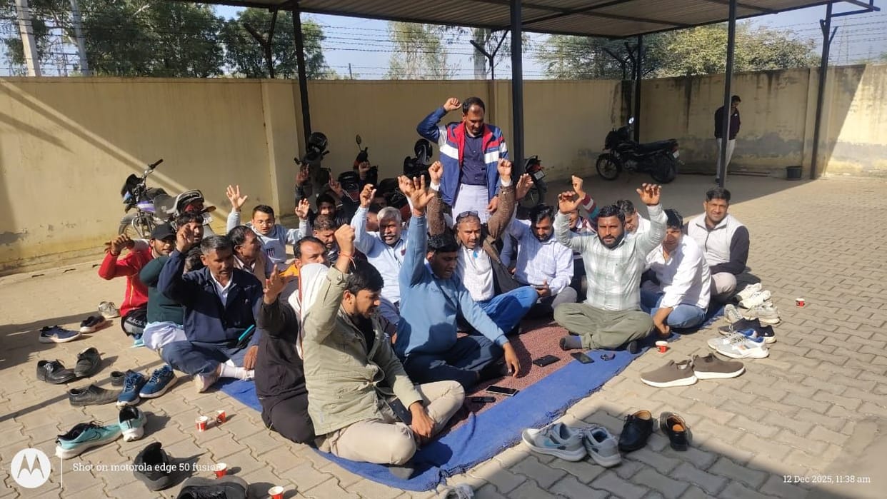 Employees raised slogans against the online policy