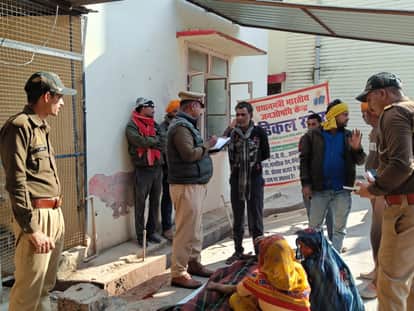 After a quarrel with her elder sister over cooking, the younger sister hanged herself.