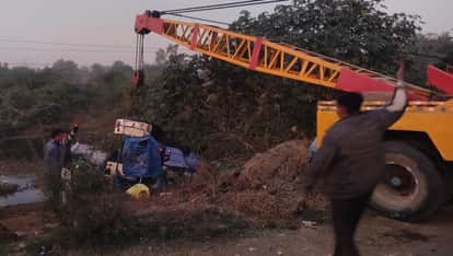 While trying to save a girl, the tractor went out of control and overturned into a pond along with the trolley.