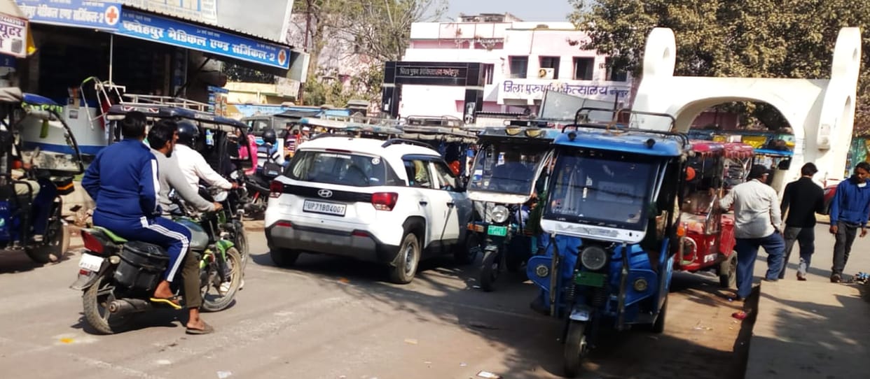 Traffic jams continue to plague the city, and authorities fail to provide solutions.