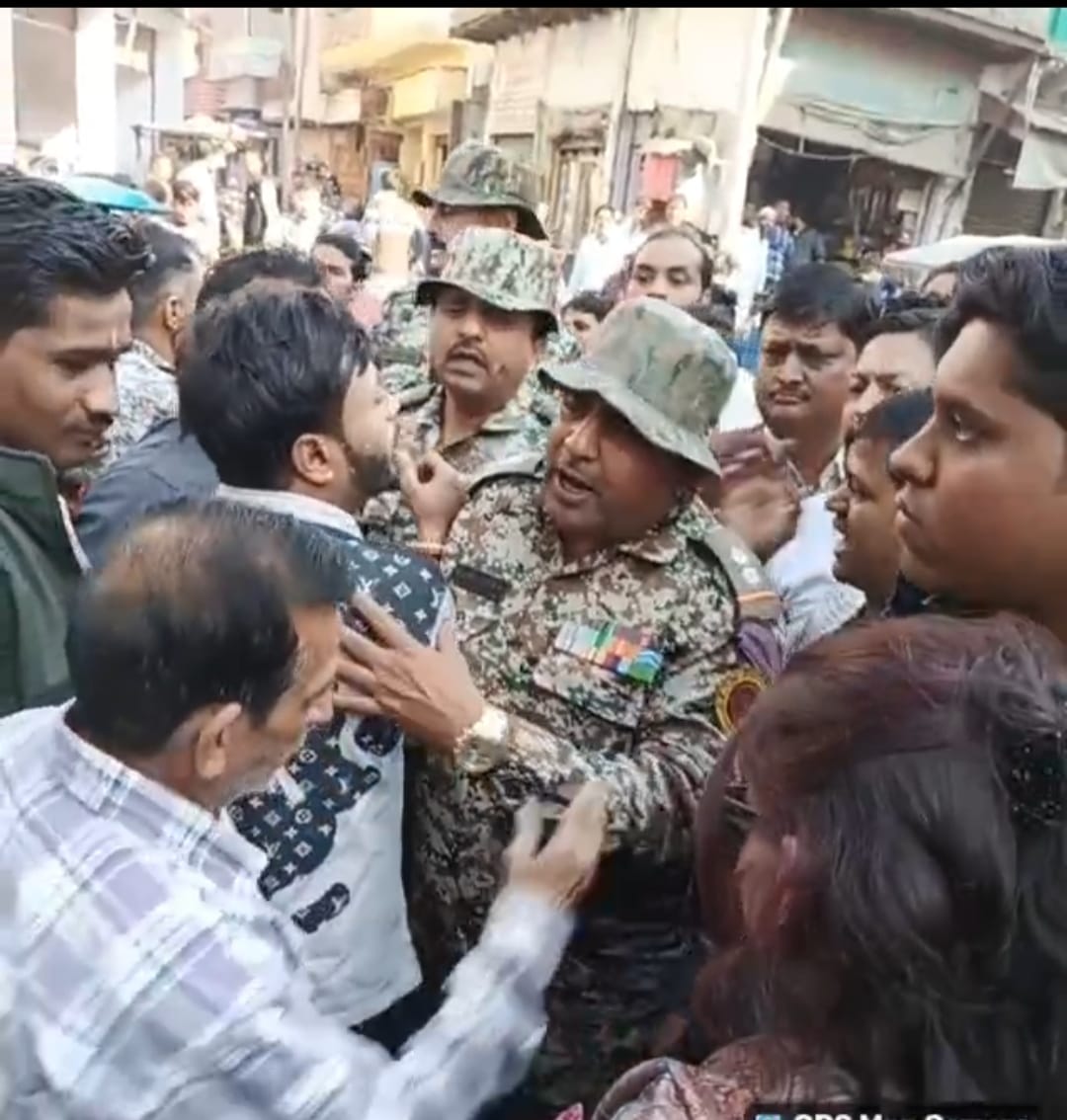 Amid protests by shopkeepers, the corporation removed encroachments in Ghatiya
