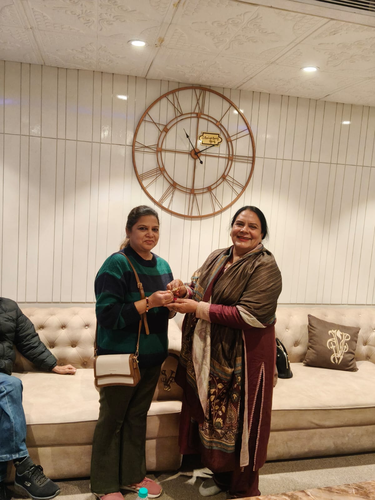 London woman Bhooleen's bracelet, met with a female sanitation worker