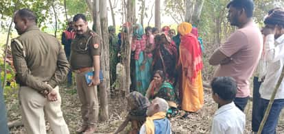The body of a young man who had left home at night was found in the garden in the morning, a towel was tied around his neck.