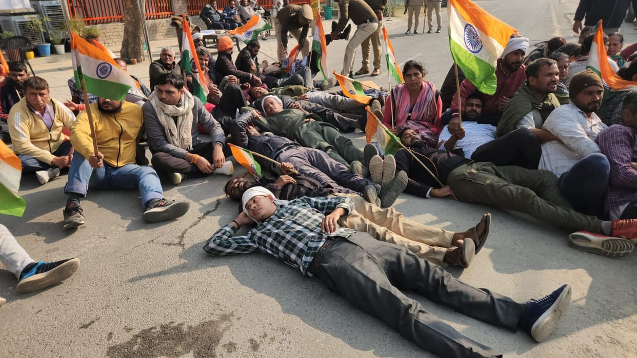 Contract employees of PGI Rohtak gheraoed the CM residence demanding inclusion in skilled employment.