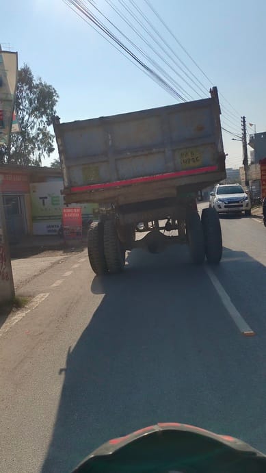 The audacity of high-speed dumpers defying the no-entry board