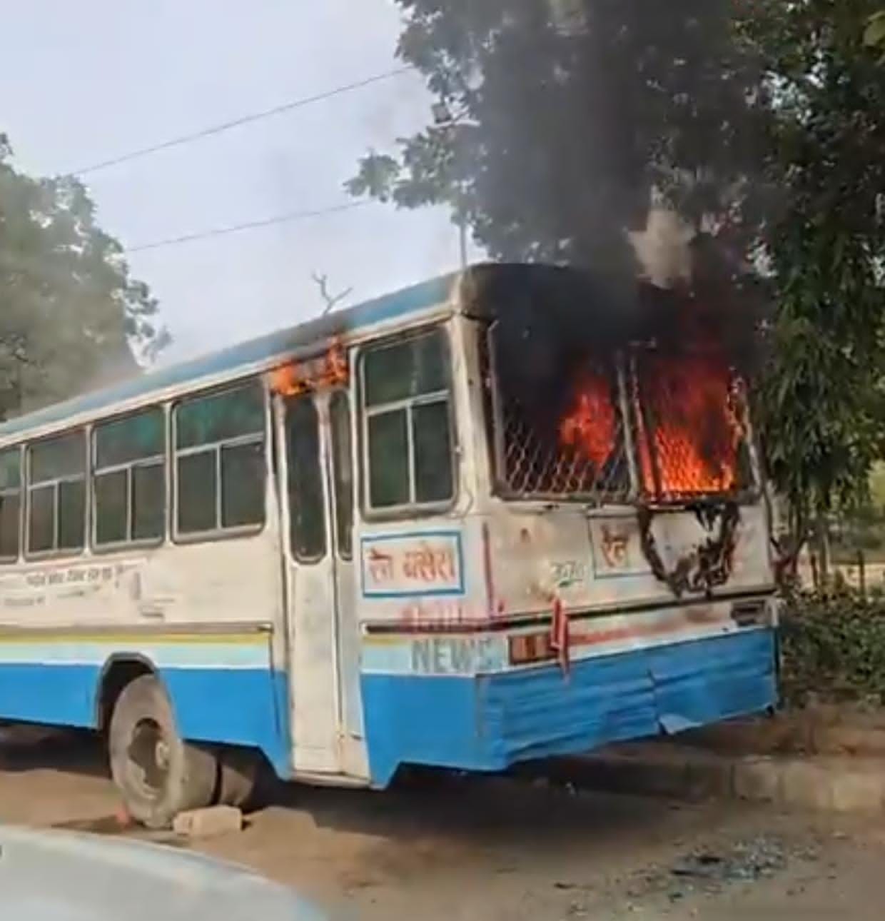 Fire broke out in the bus of the night shelter near Town Park, mattresses and blankets reduced to ashes