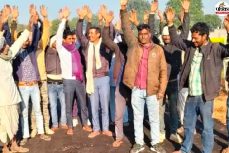 Dausa News: Road built overnight crumbles in morning, villagers protest after negligence comes to light