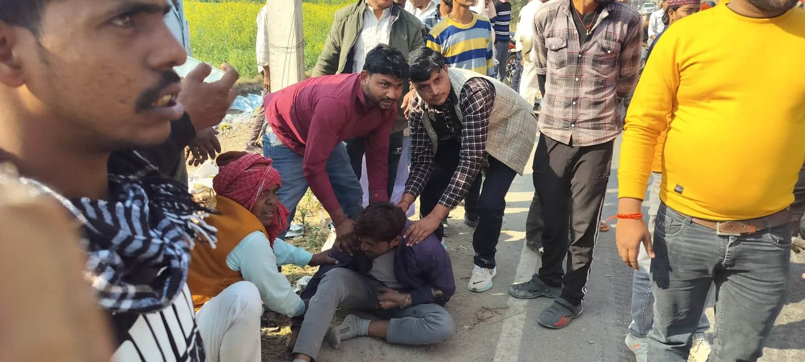 सकीट में विद्युत लाइन सही करते समय हाई टेंशन लाइन की चपेट में आने से घायल हुआ लाइनमैन। संवाद