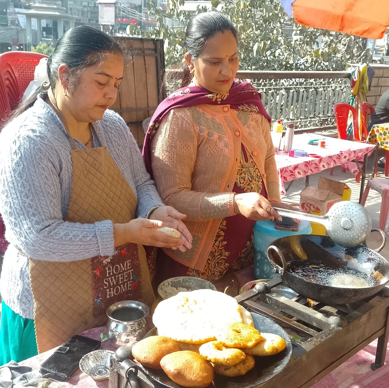 The hilly flavour resonated on Seri Manch, and people went crazy for Bhalle-Babru.