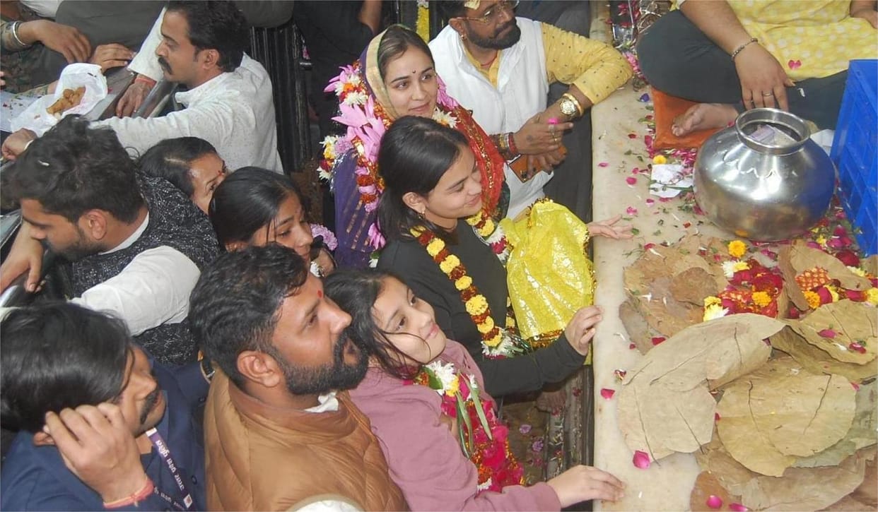 After visiting Banke Bihari, Aparna Yadav prayed for a landslide victory for the BJP in 2027