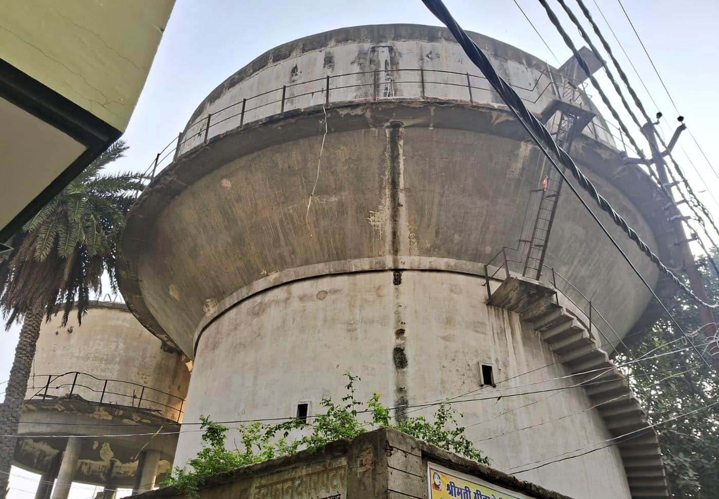 उझानी के किलाखेड़ा का ओवरहेड टैंक। संवाद