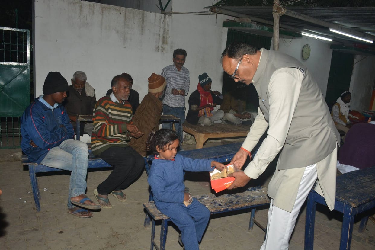 Deputy Chief Minister inspected the shelter home and distributed laddus.