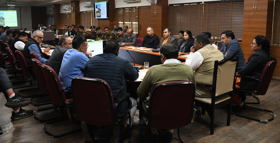 Enforce strict action against illegal vehicle parking and on vehicles crossing the white and yellow lines on roads: DC