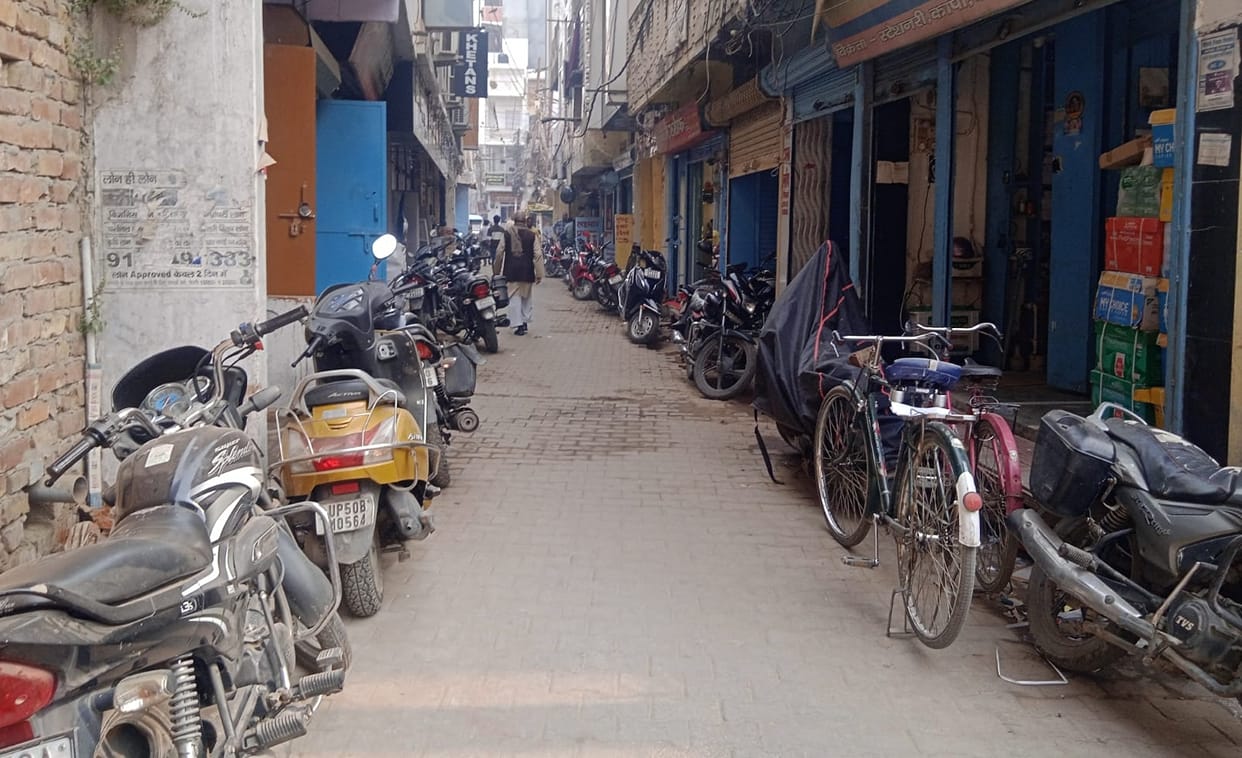 With shops located in narrow alleys, it will be difficult to provide assistance if a fire breaks out