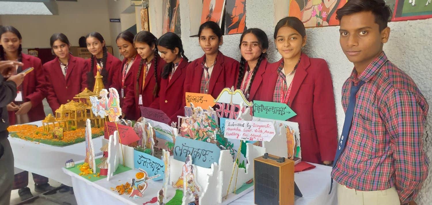 20- डीएवी पब्लिक स्कूल में आयोजित प्रदर्शनी में प्रदर्शित राम मंदिर मॉडल- कॉलेज