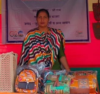 Asha took a loan to start making bags, now she has held exhibitions from Noida to Chennai.