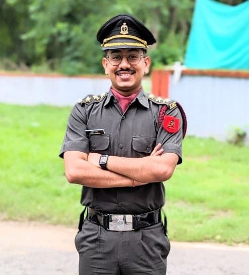 Badesara's doctor Ashish became a medical officer in the Indian Army