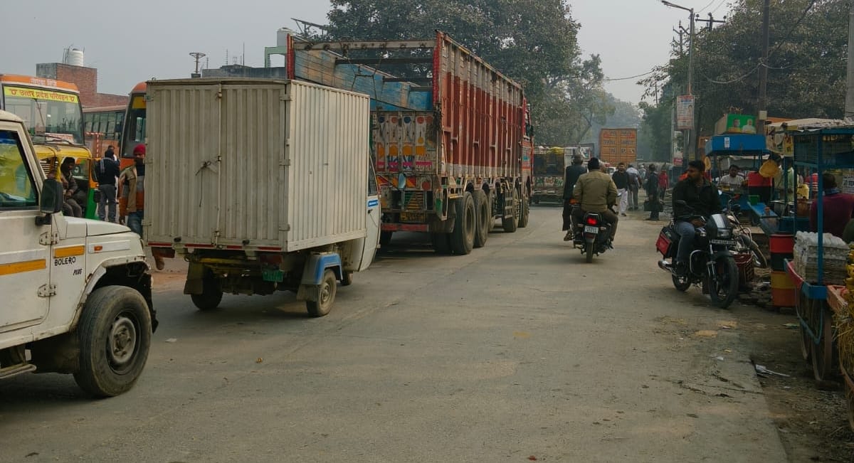 There is traffic jam due to culvert construction