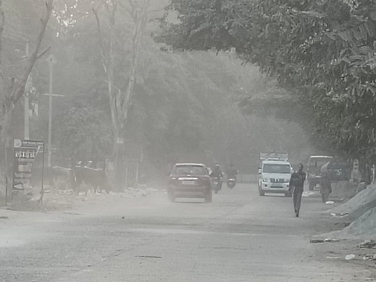 The AQI in the district reached 368, crossing into the red zone.