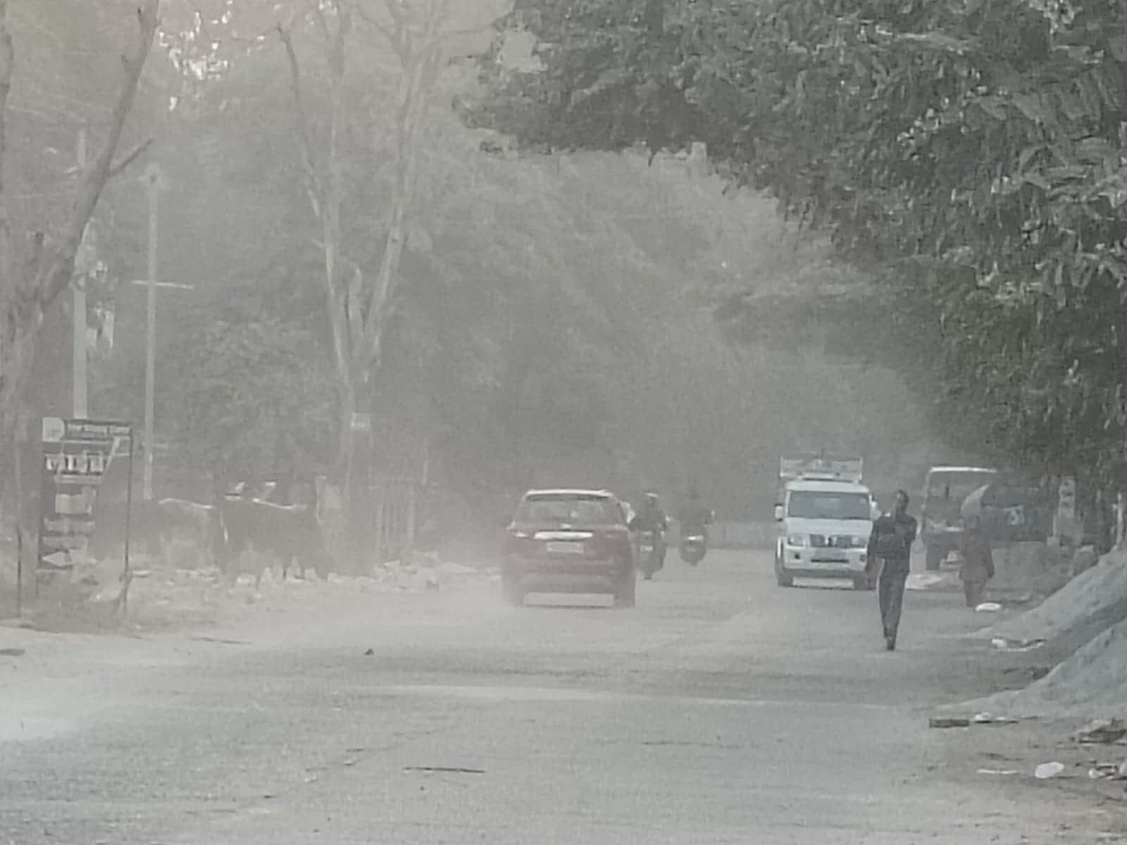 अनाज मंडी मार्ग पर छाया प्रदूषण। संवाद